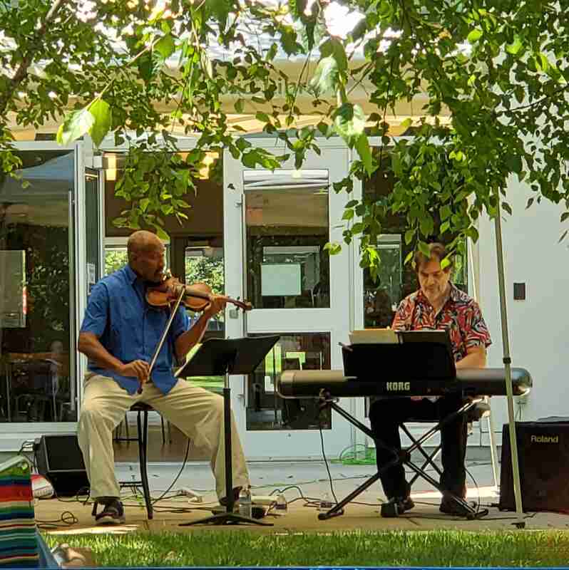 David Eure & Alexei Tsiganov playing outside the McAuliffe Library in 2021
