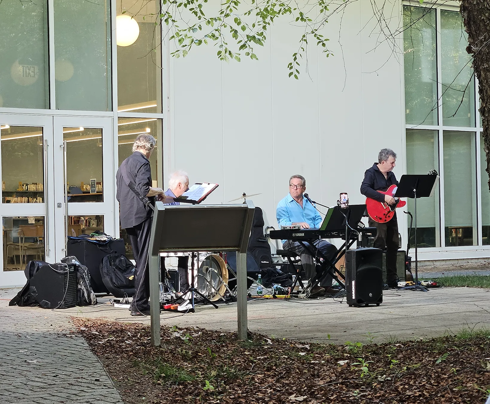 Mike Fritz Quartet plays at last night&#039;s jazz concert outside the McAuliffe Library
